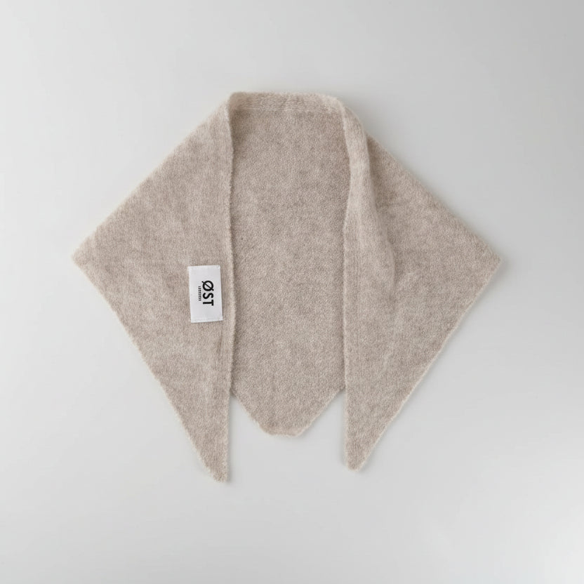 Ost Mynte Triangle Scarf -Cream flat