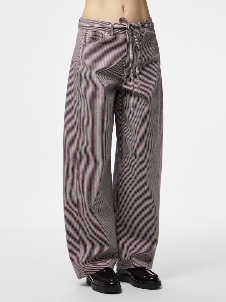 Brown Pieces Billo Barrel Jeans on a white background