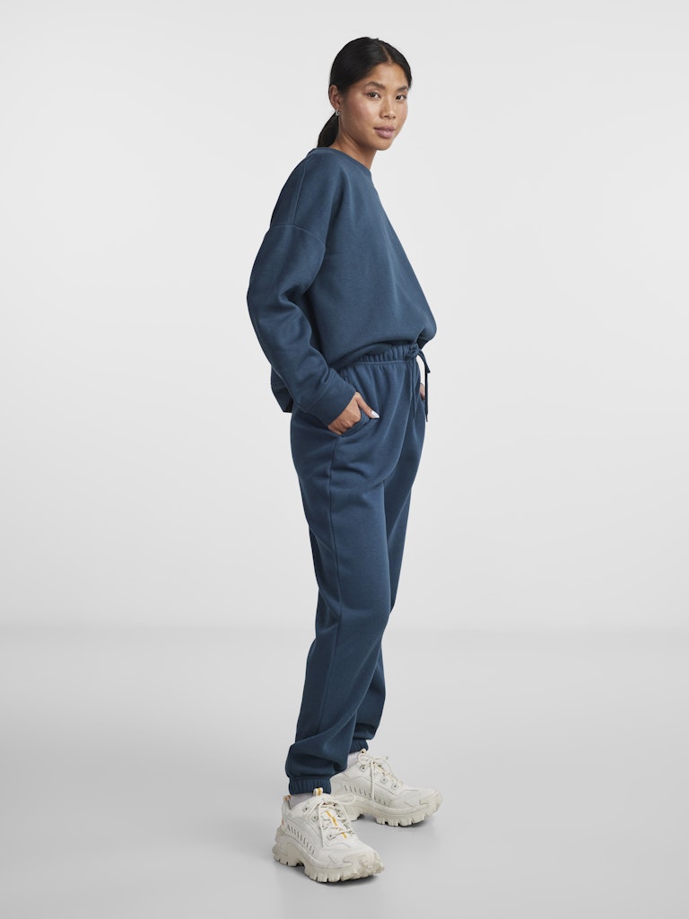 Pieces Chilli Sweat Pants reflecting pond side on model