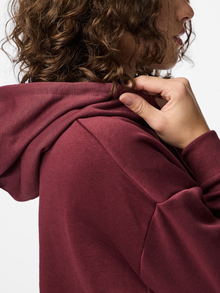 Pieces Chilli Women's Cropped Hoodie Tawny Port hood side view
