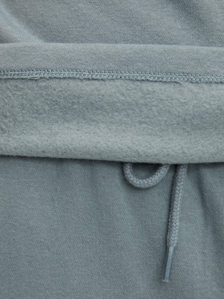 Pieces Chilli Women's Cropped Hoodie Trooper back hem detail