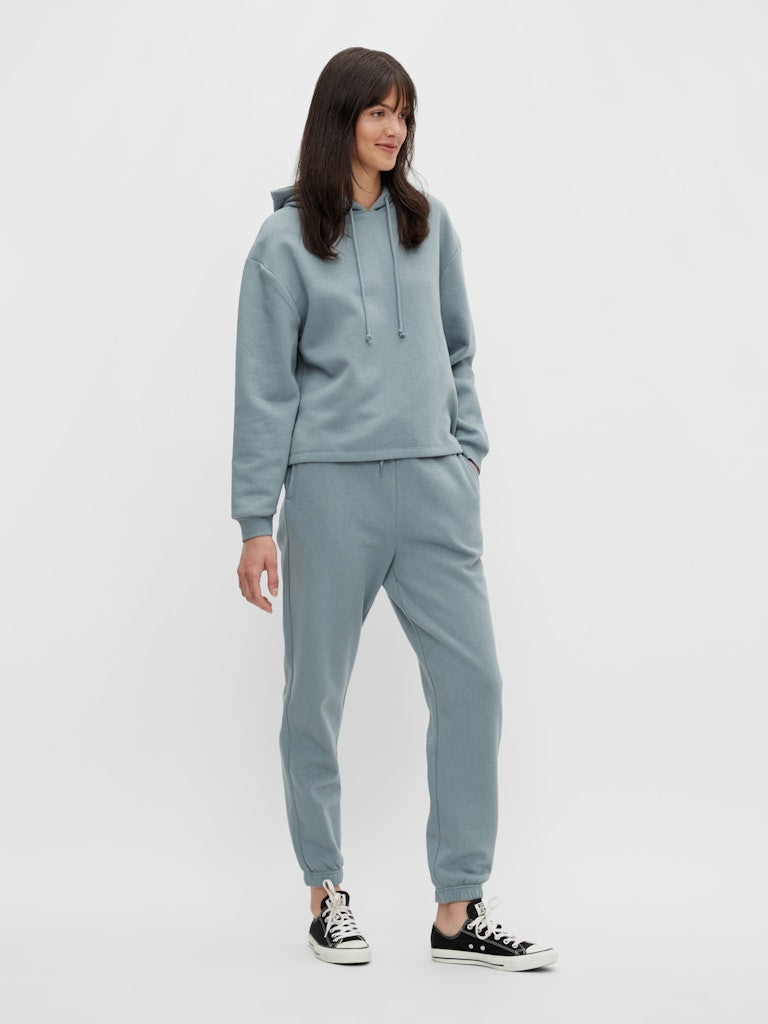 Pieces Chilli Women's Cropped Hoodie Trooper front on model