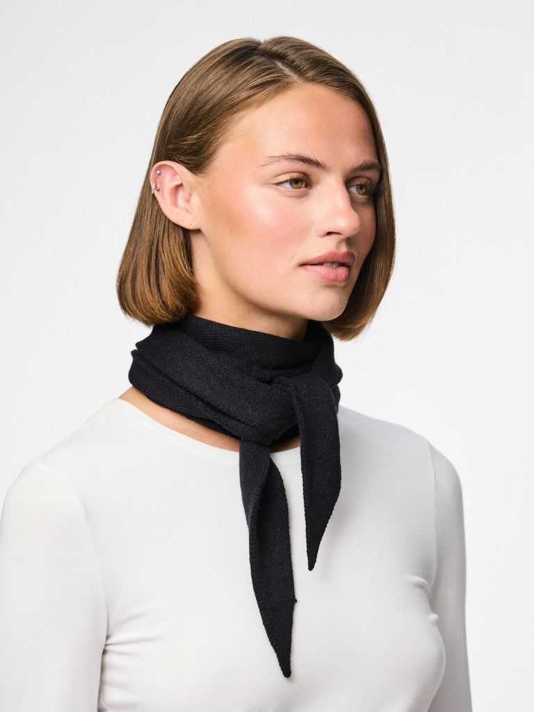 Pieces Komma Triangle Scarf Black on model whote background