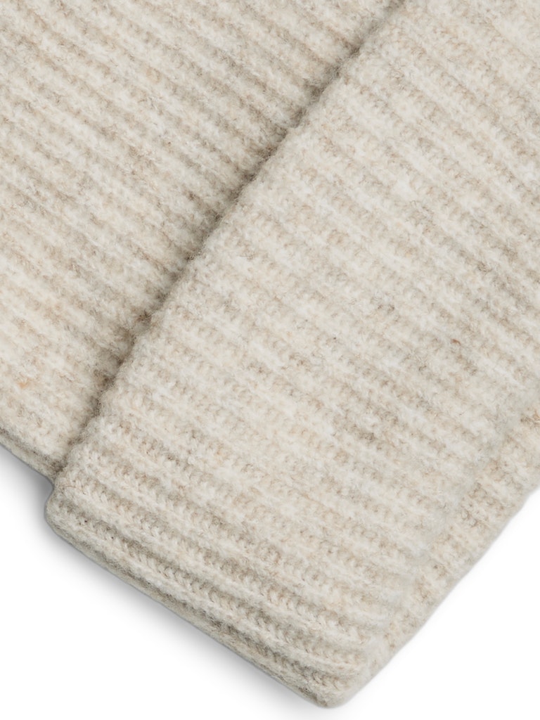 Pieces Moella Beanie Grey/Whitecap close up