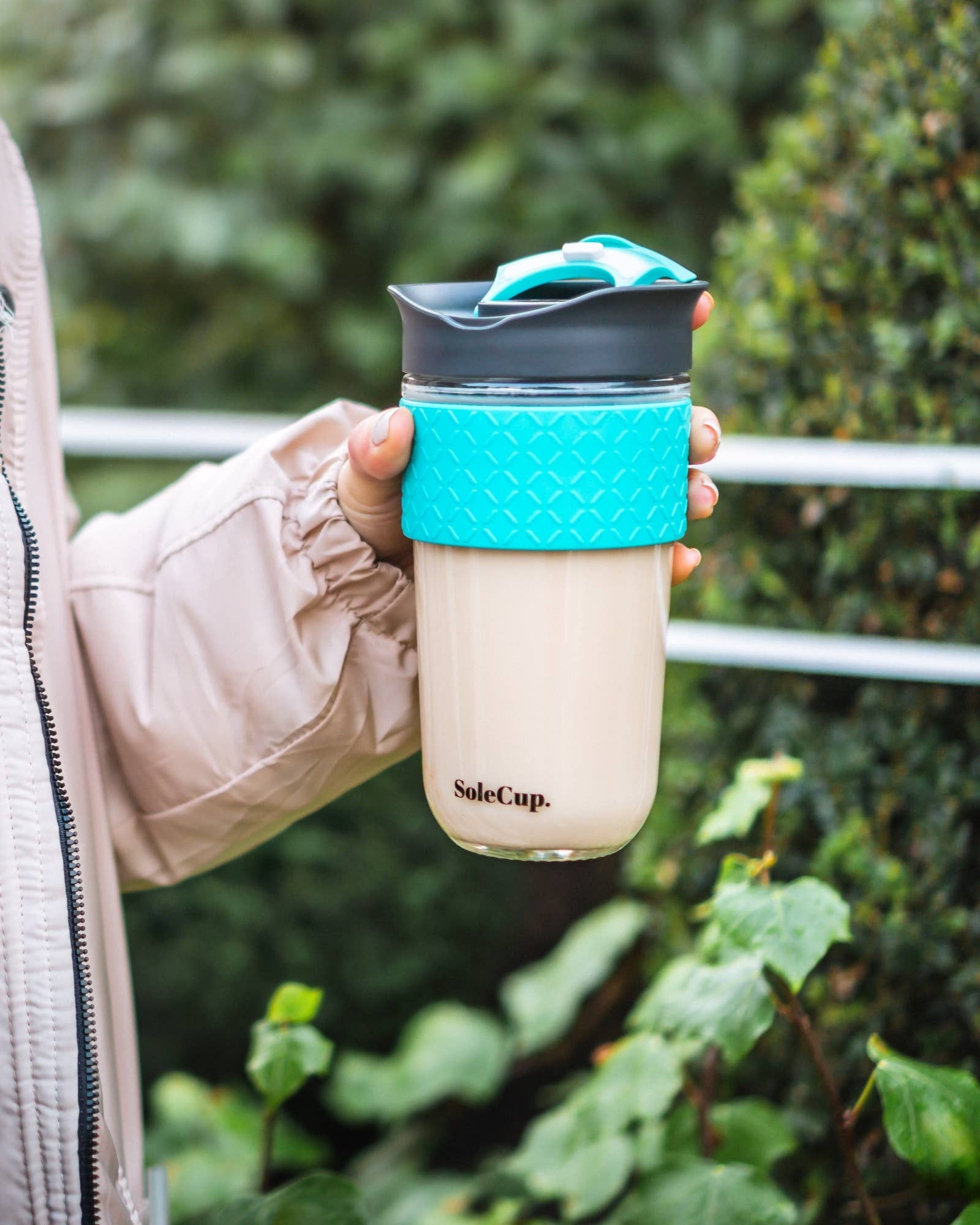 SoleCup Glass Travel Mug 18oz (530ml) with Loose Tea Infuser: Blue lifestyle