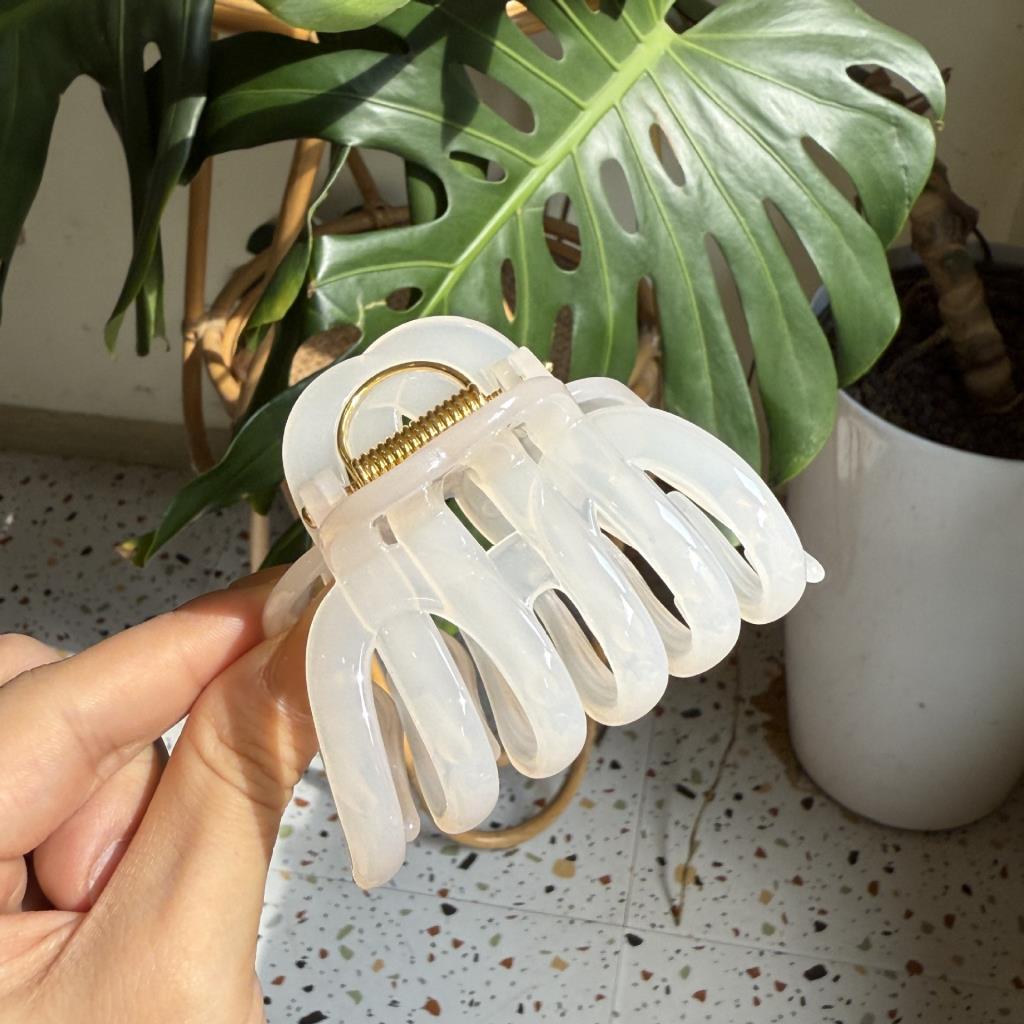 Swirls claw clip in white