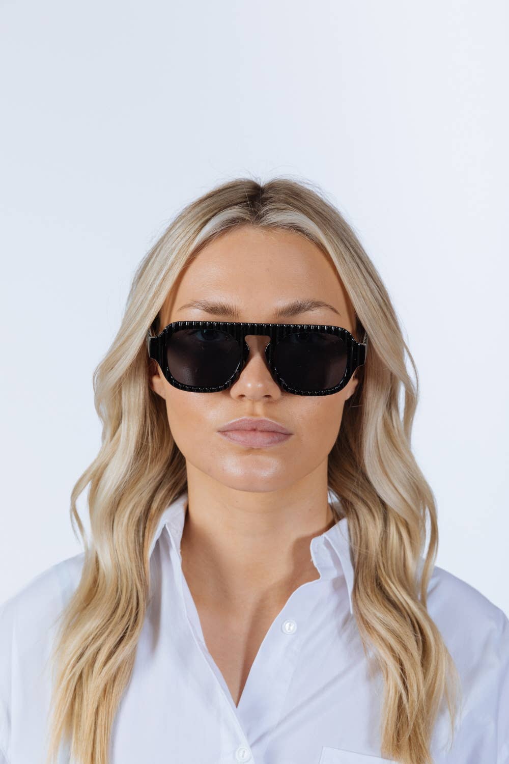 Womens Retro Ribbed Navigator Sunglasses black