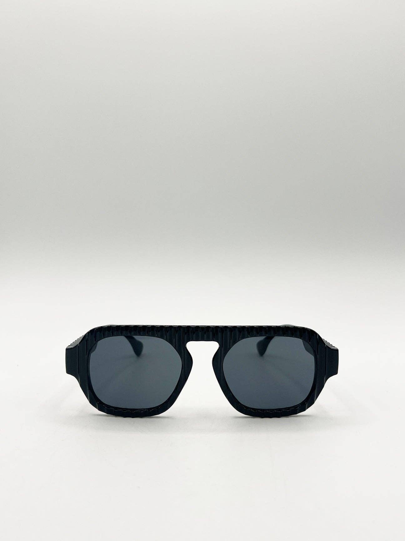 Retro Ribbed Navigator Sunglasses black