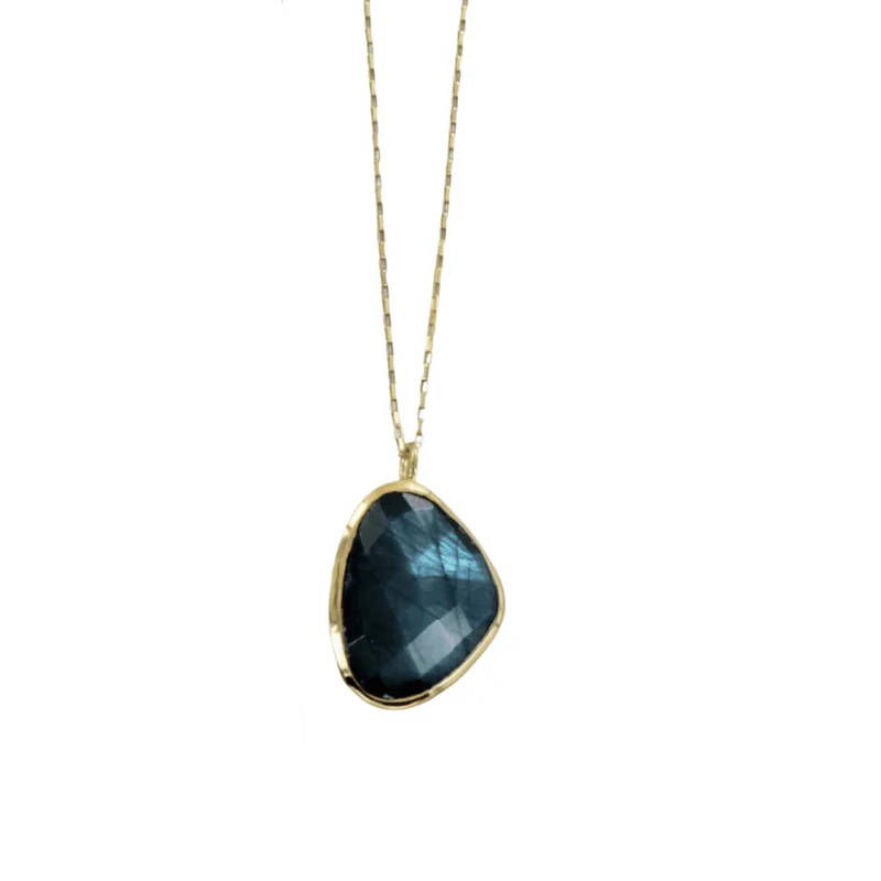 large labradorite pendnat in gold plated silver