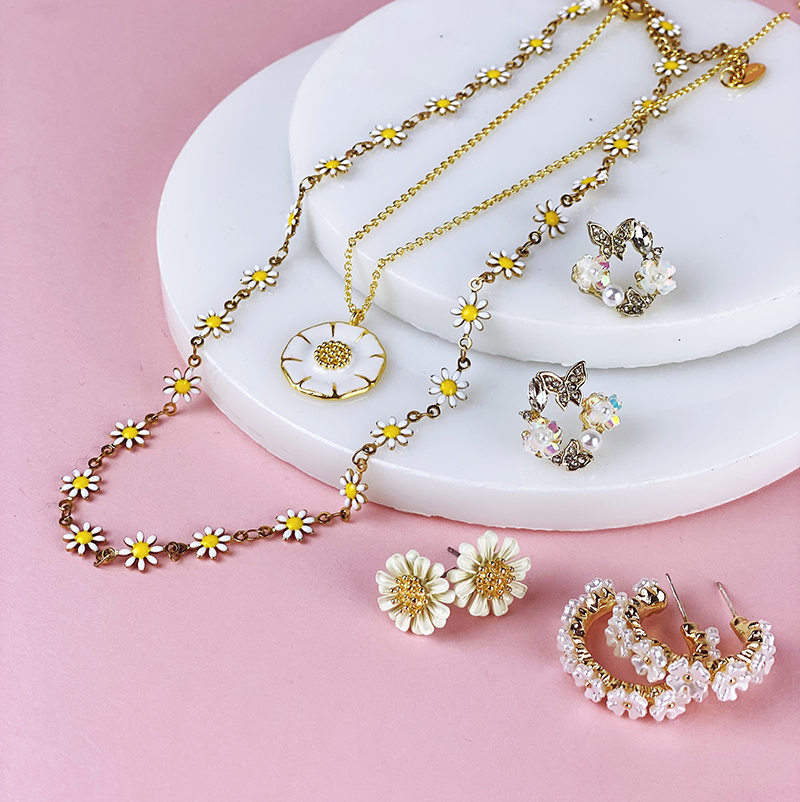 flower jewellery daisy necklace, flower pendants, flower earrings