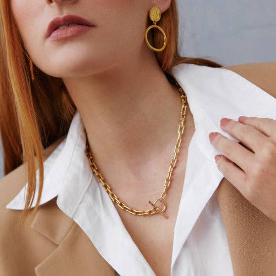 Ashiana London Chain Necklace Gold on model