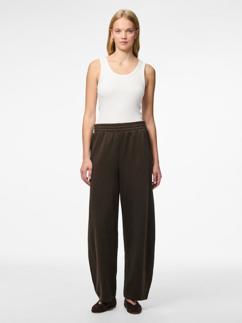 Woman wearing Pieces Lucca Barrel Pants Chocolate