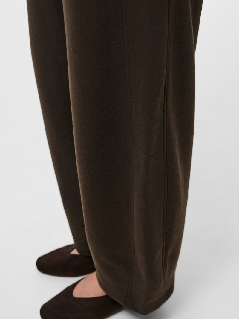 Pieces Lucca Barrel Pants Chocolate ankle view