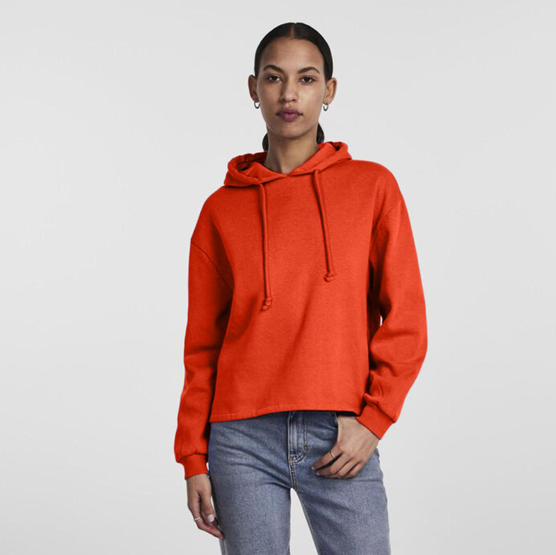 women's cropped hoodie in orange Pieces Chilli