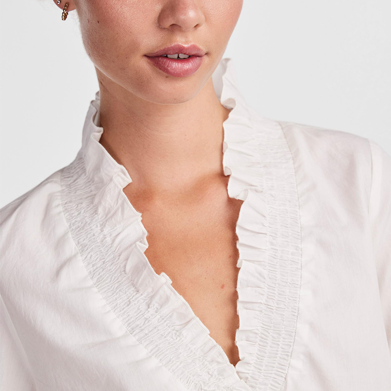 PIECES RUFFLE NECK SHIRT FOR WOMEN IN WHITE