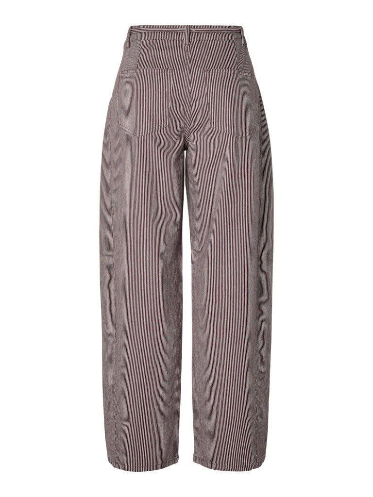 Brown Pieces Billo Barrel Jeans on a white background