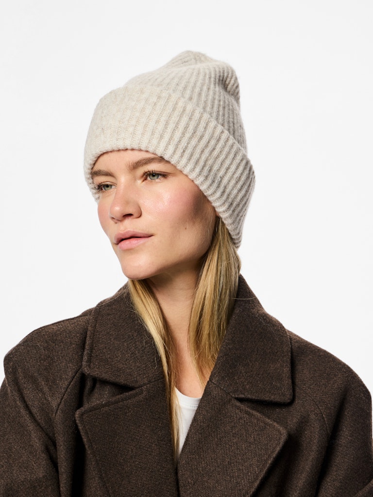 Pieces Moella Beanie Grey/Whitecap on woman