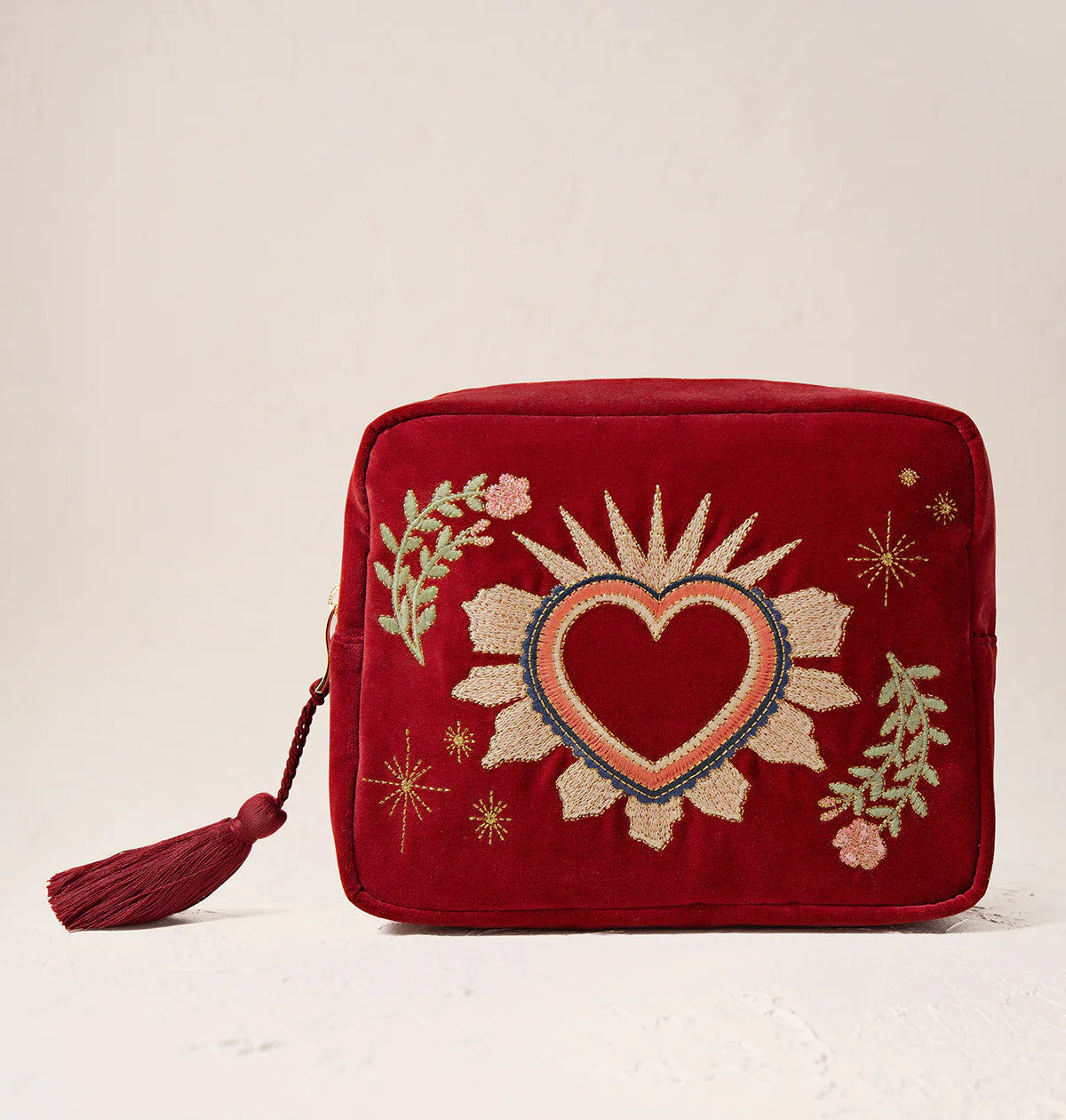 ELIZABETH SCARLETT SCARED HEART WASH BAG