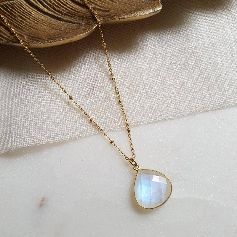 moonstone pear shaped pendant in gold