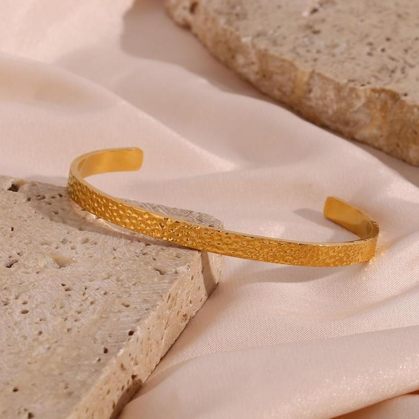 Textured Open Bangle Gold 2