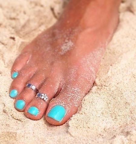 beach toes turquoise nail polish