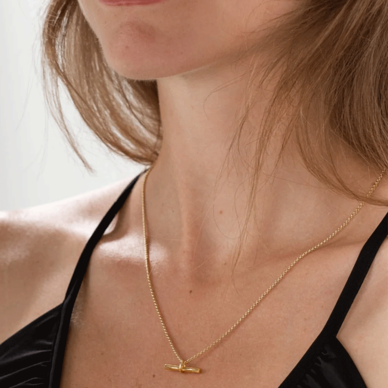 gold necklace with tbar in gold