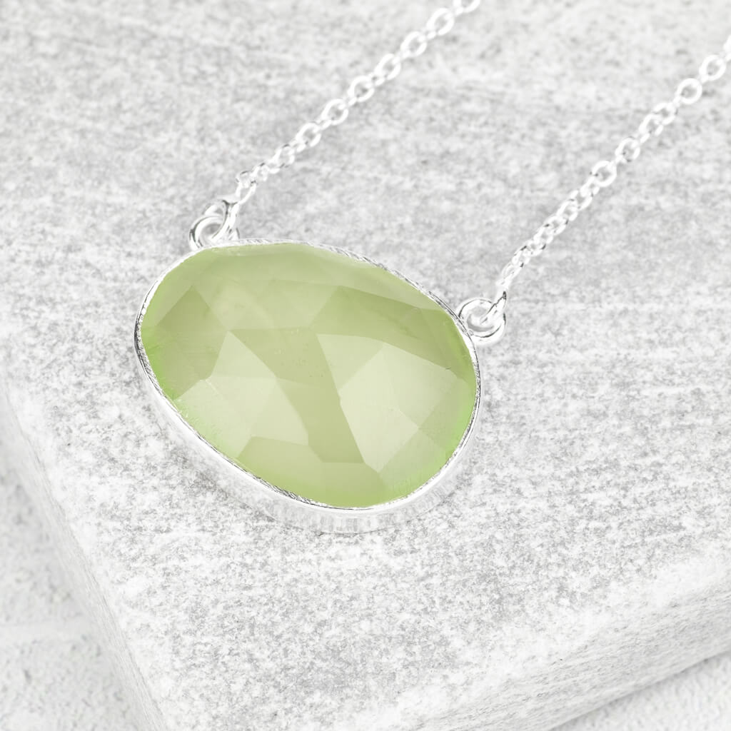 facted oval prehnite necklace